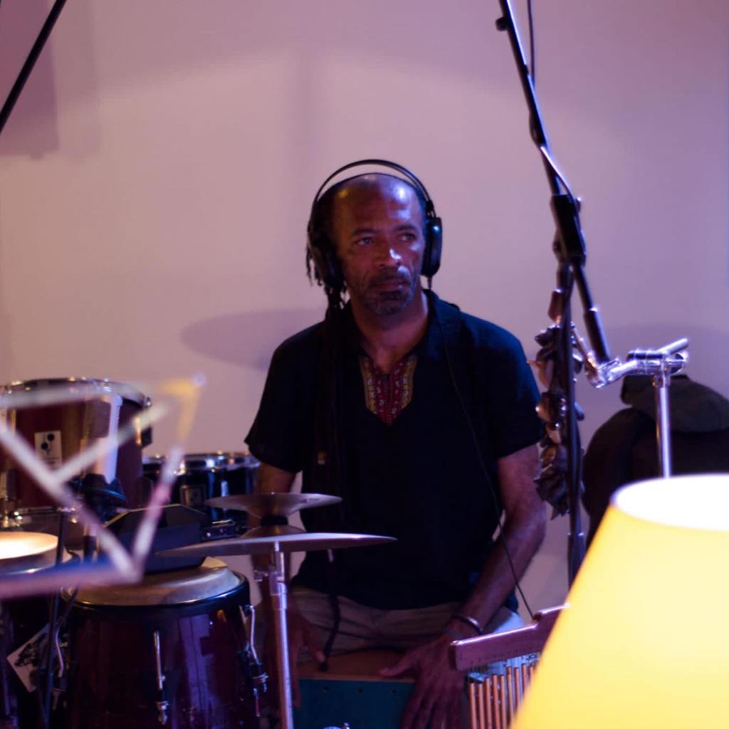 Gil Gomes - Percusionista de Brasil - Litoral Soul